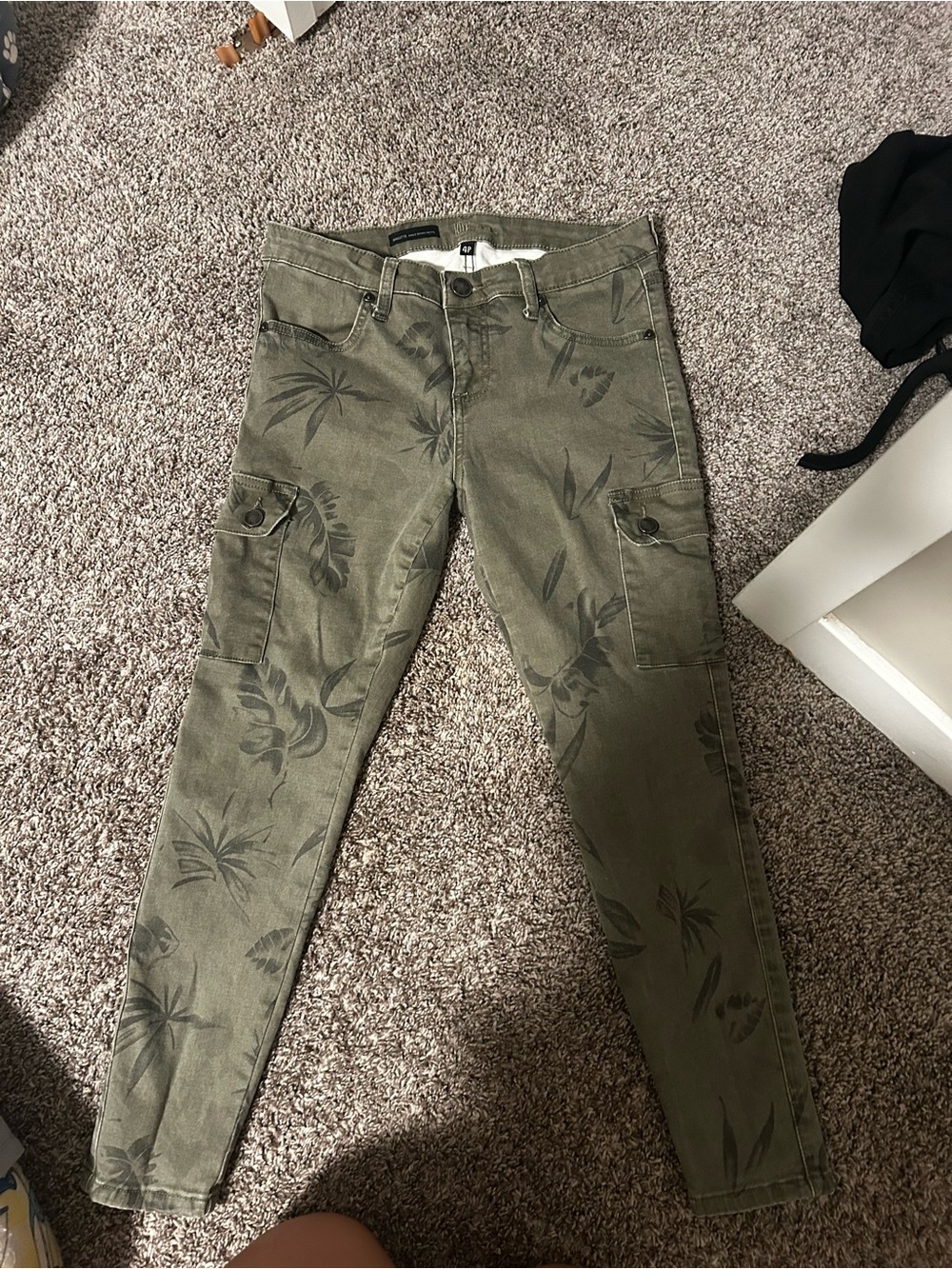 Kut from the Kloth Olive Green Printed Ankle Cargo Pants